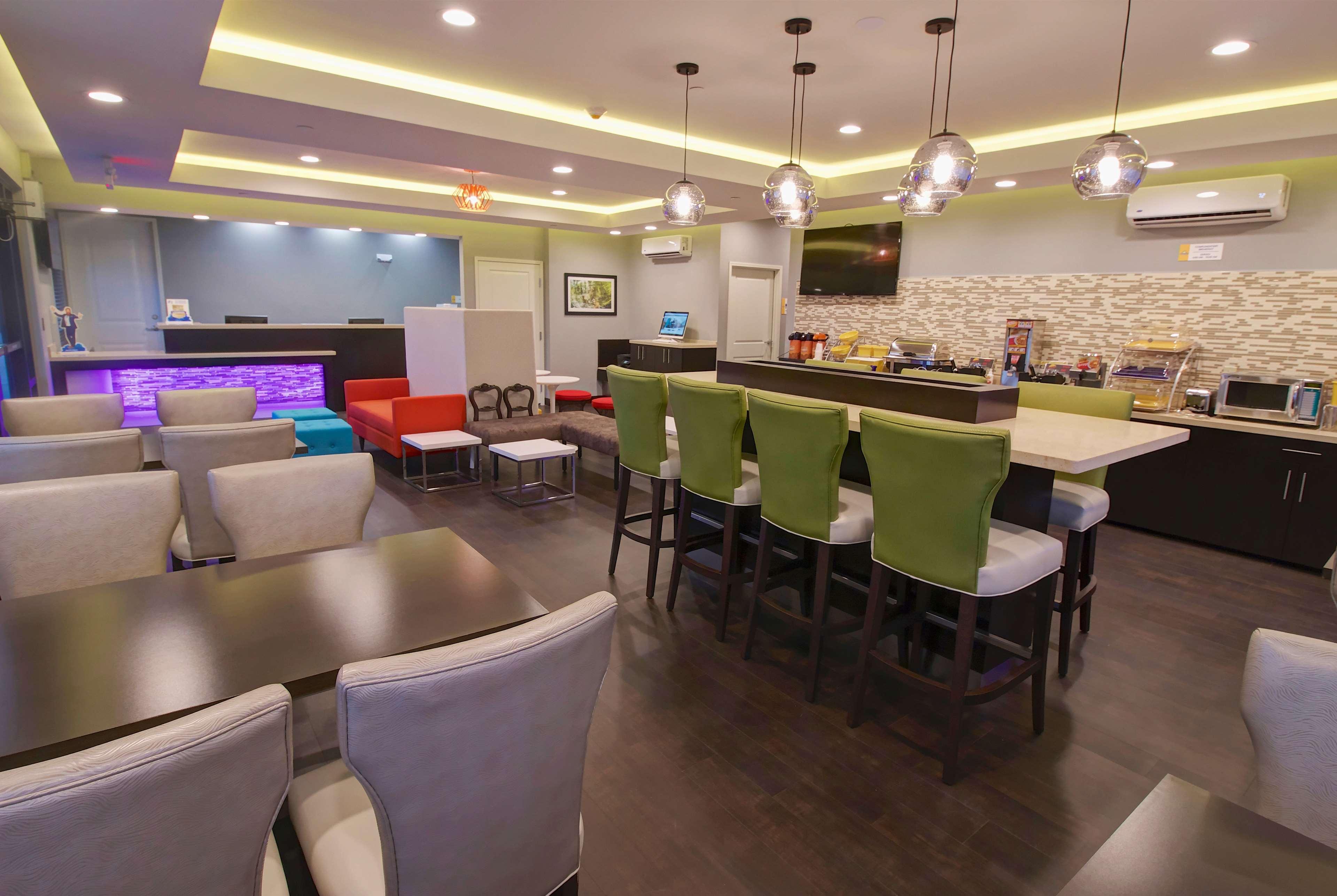 Hotel Days & By Wyndham