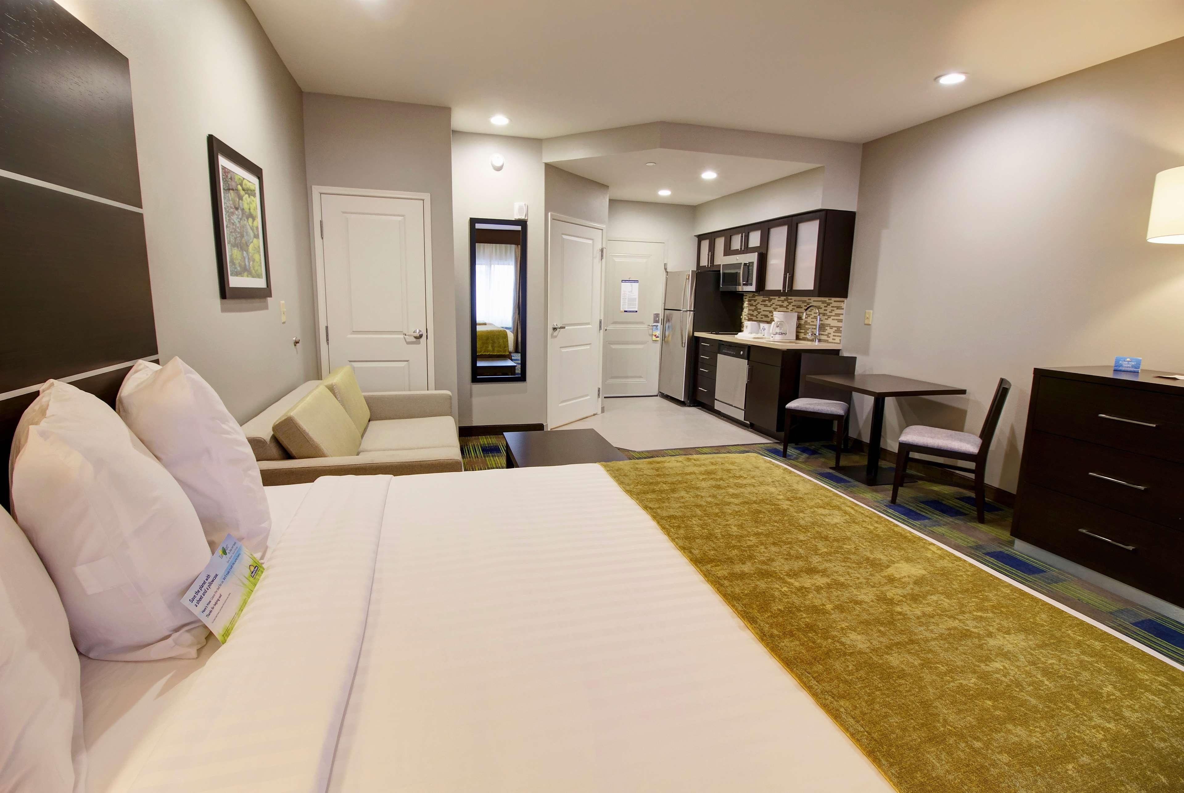 Days & By Wyndham Hotel 2*
