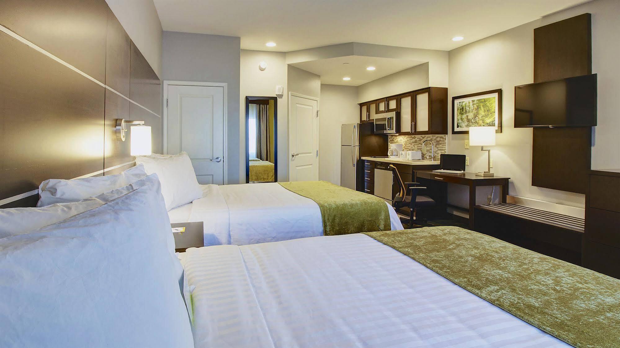 Days & By Wyndham Hotel 2*